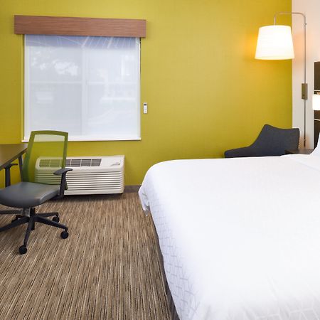 Holiday Inn Express Wixom By Ihg Exterior photo