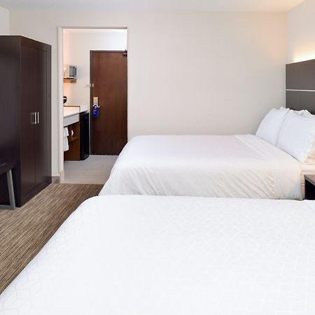 Holiday Inn Express Wixom By Ihg Exterior photo