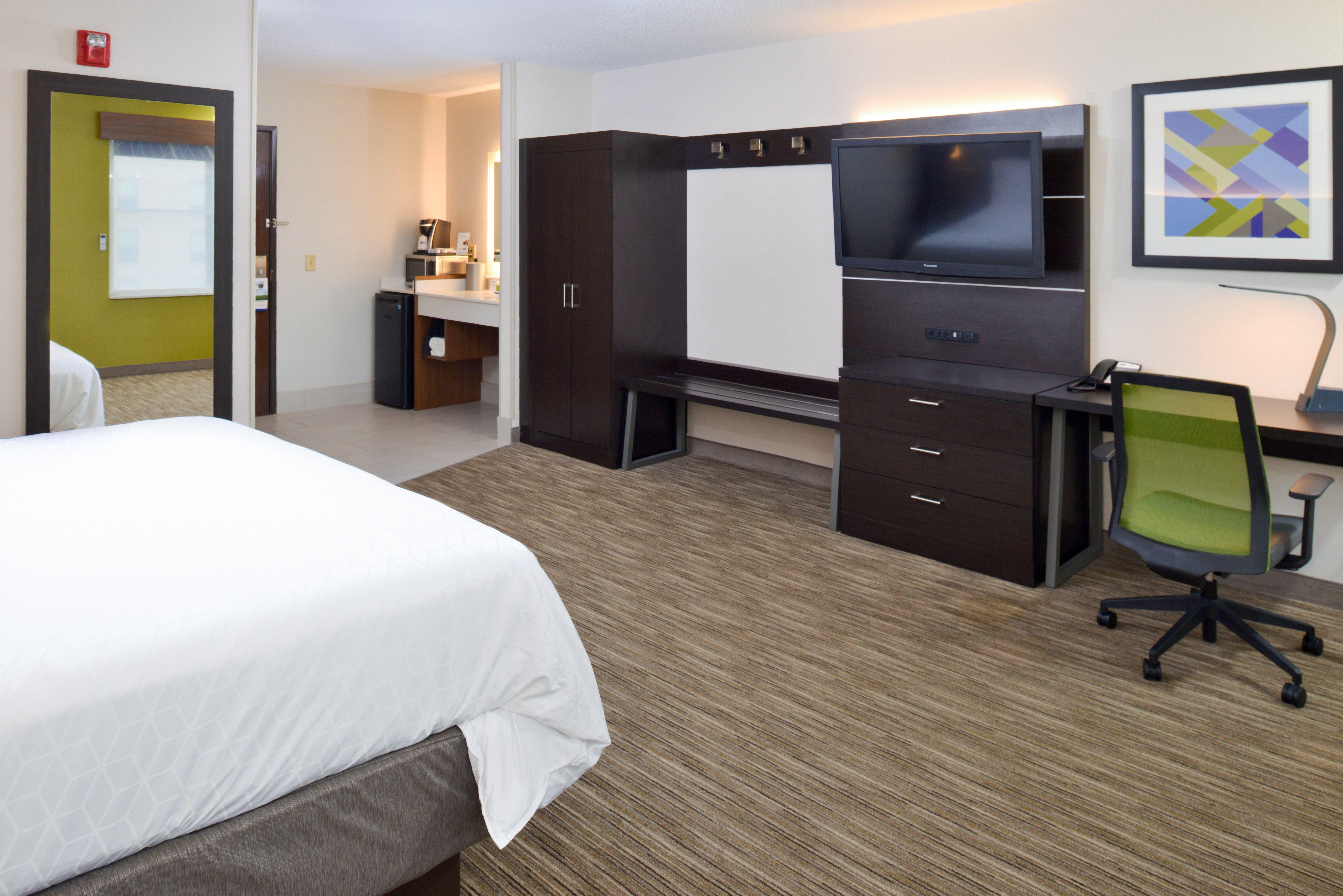 Holiday Inn Express Wixom By Ihg Exterior photo