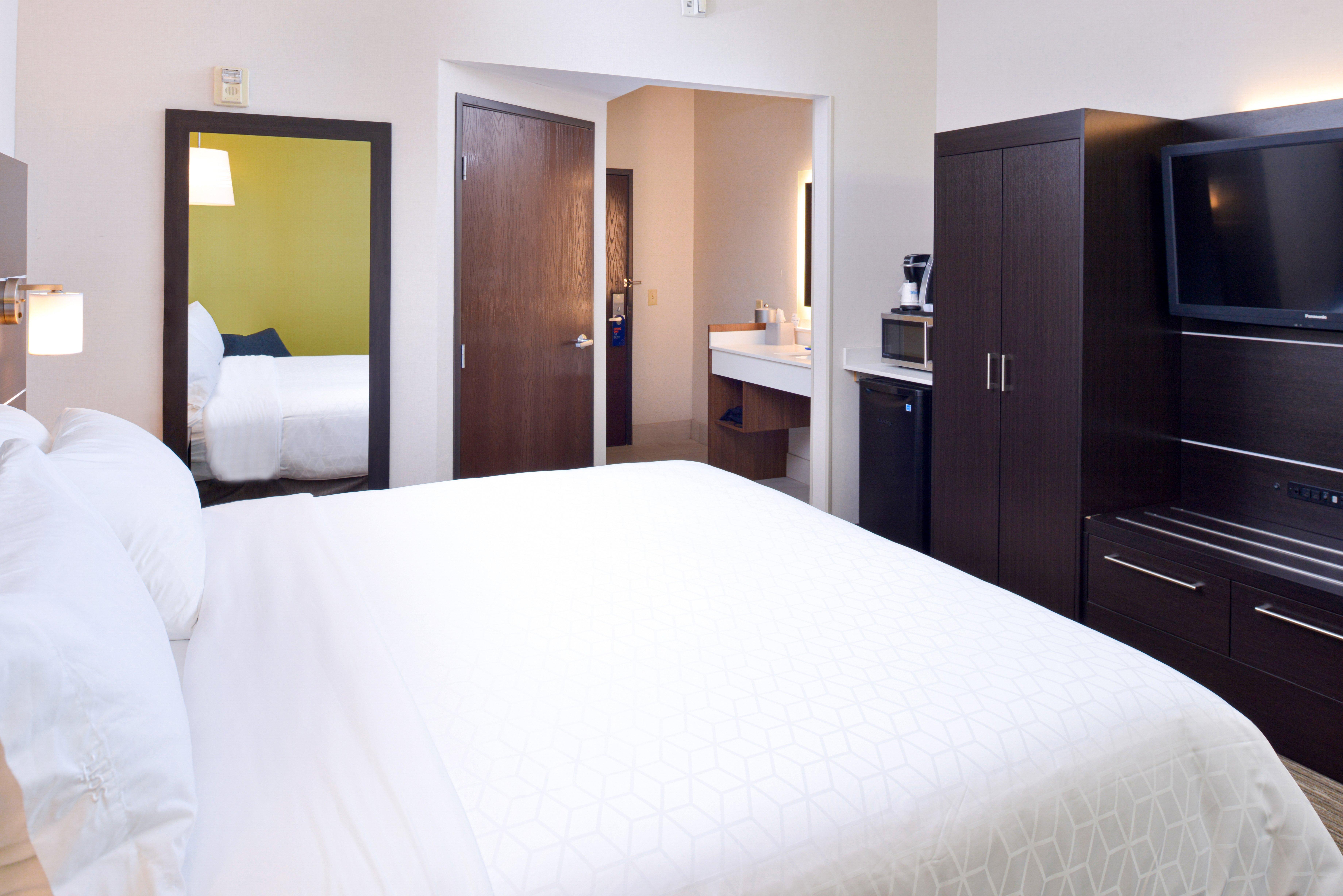 Holiday Inn Express Wixom By Ihg Exterior photo