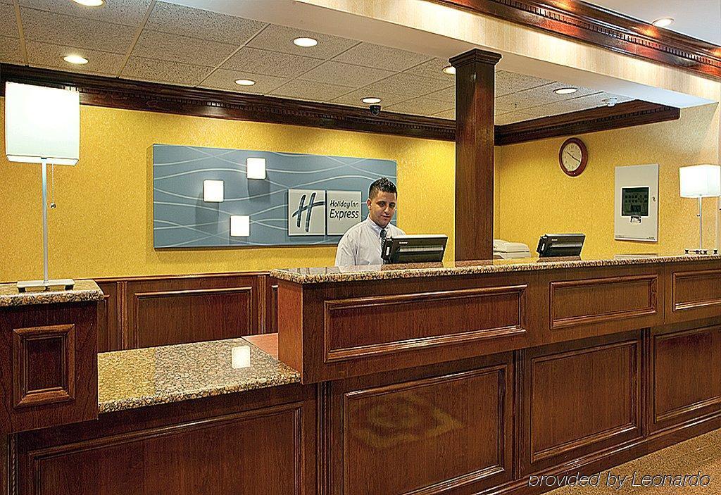 Holiday Inn Express Wixom By Ihg Interior photo