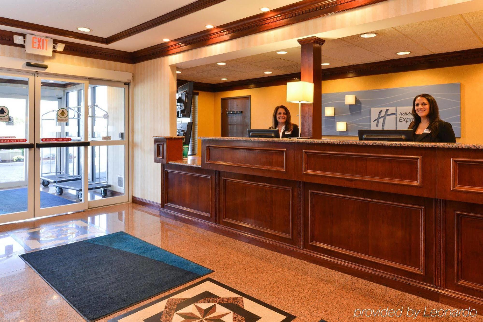 Holiday Inn Express Wixom By Ihg Exterior photo
