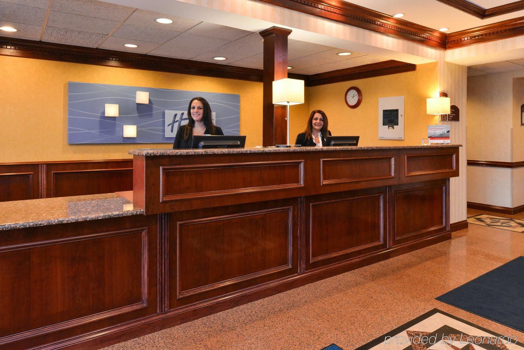 Holiday Inn Express Wixom By Ihg Exterior photo