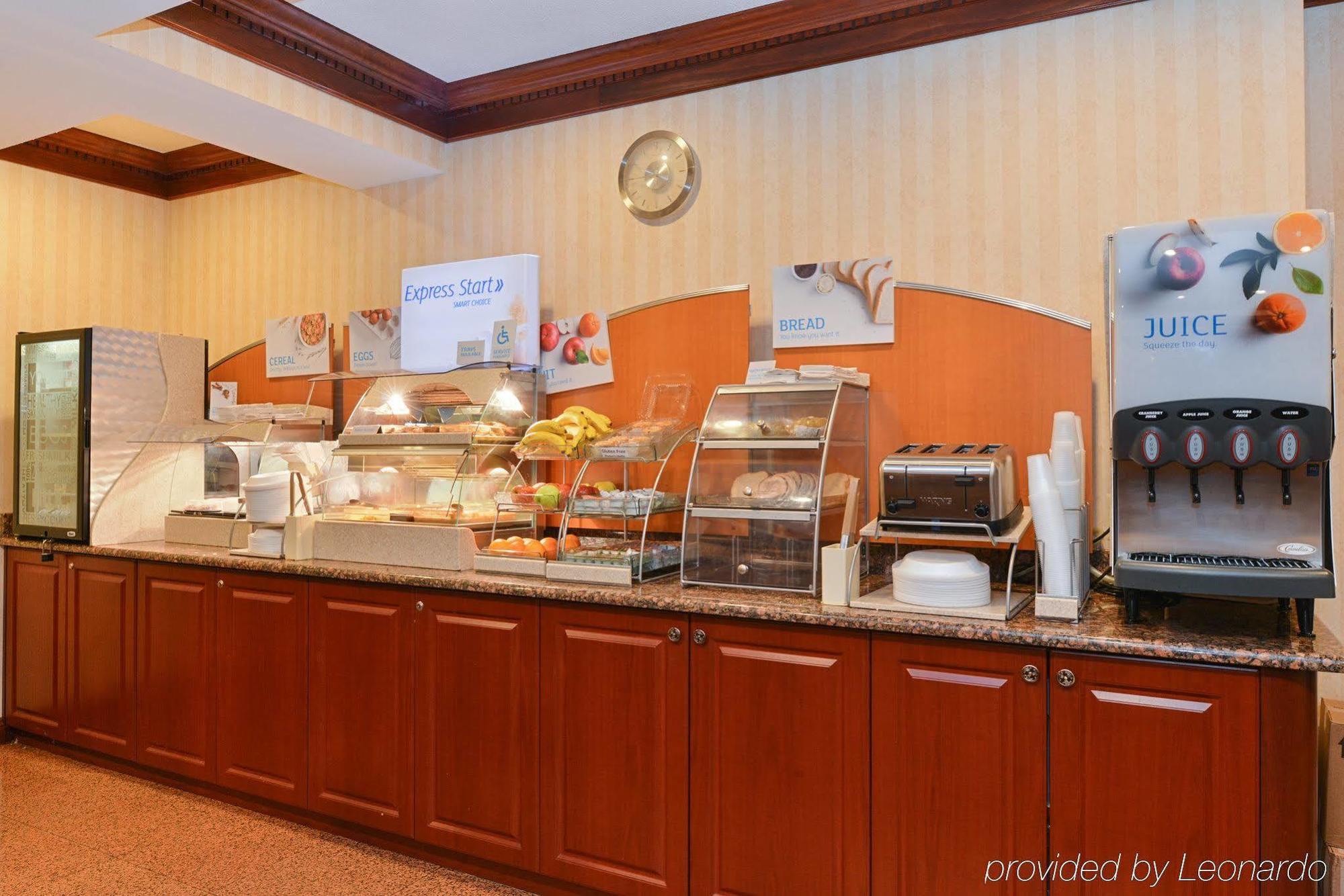 Holiday Inn Express Wixom By Ihg Exterior photo